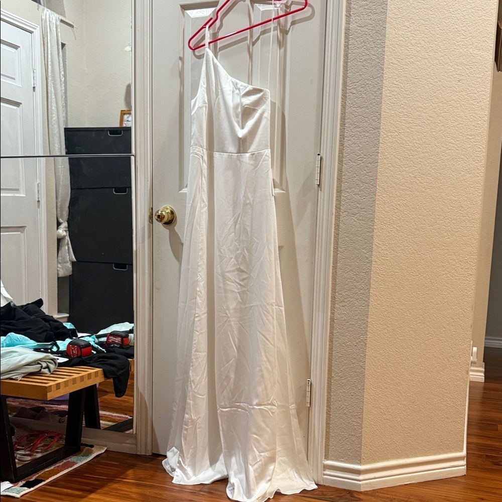 Elegant White One-Shoulder Dress.waist 14 inch